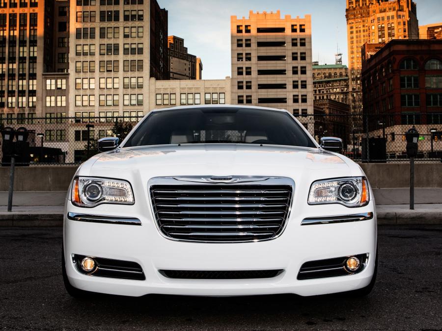  Chrysler 300C Motown 2013 года  (фото 9 из 15)